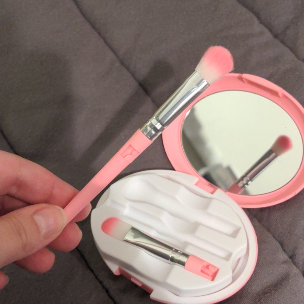 ✨3/$40 - Portable Makeup Brush Set - Picture 5 of 5